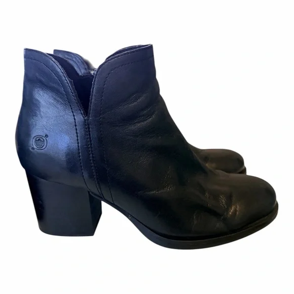 Born Women's Black Leather Ankle Booties Zip up size 9 - Picture 3 of 6